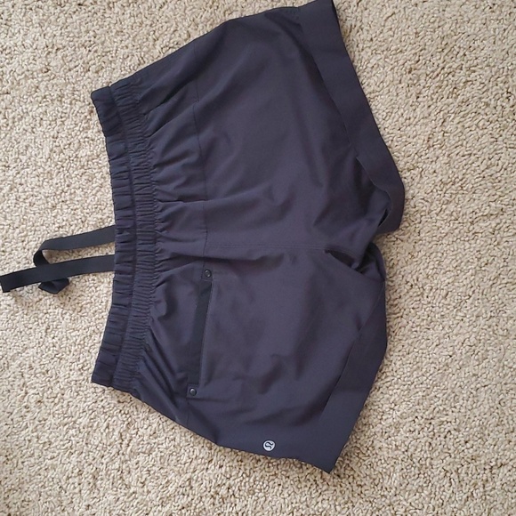 Lululemon Break Away short - Picture 2 of 4